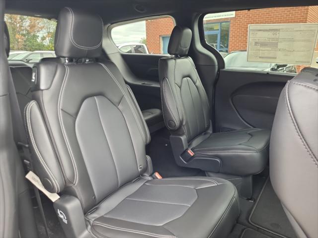 2026 Chrysler Pacifica Select AWD