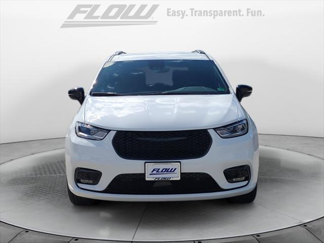 2026 Chrysler Pacifica Select AWD