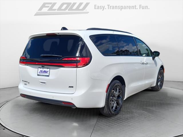 2026 Chrysler Pacifica Select AWD