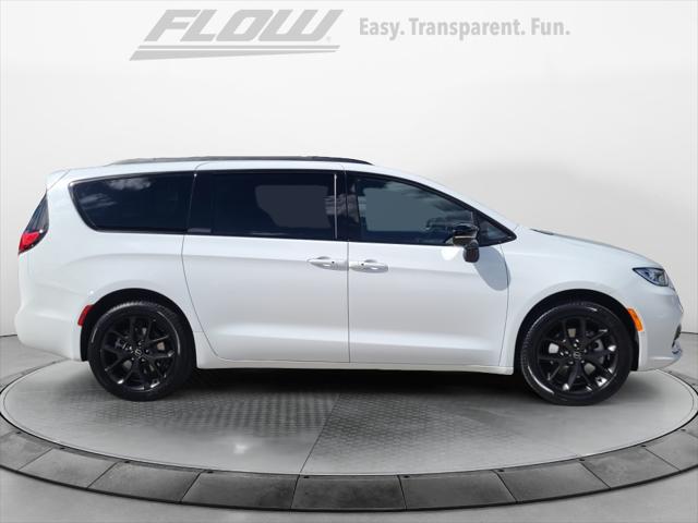 2026 Chrysler Pacifica Select AWD