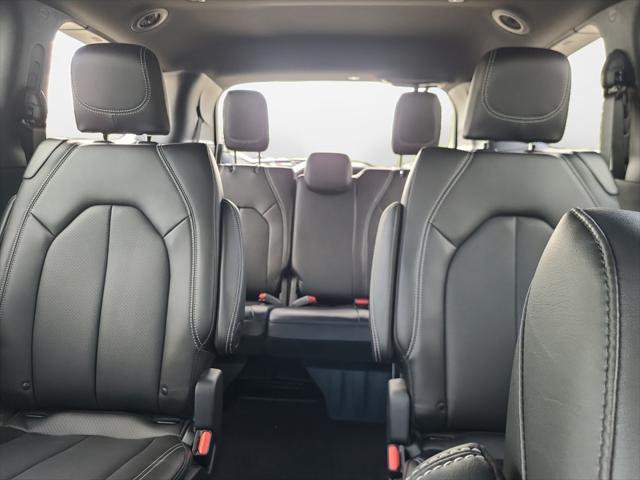 2026 Chrysler Pacifica Select AWD