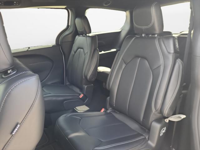 2026 Chrysler Pacifica Select AWD