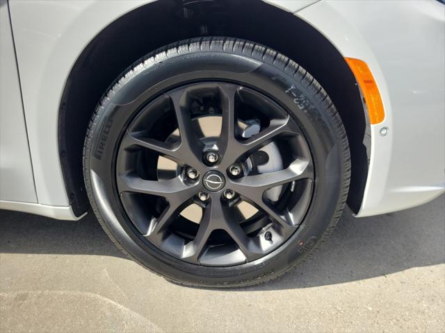 2026 Chrysler Pacifica Select AWD