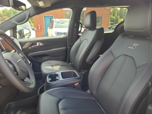 2026 Chrysler Pacifica Select AWD