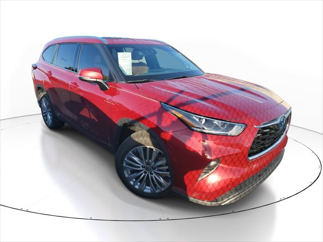 2023 Toyota Highlander Hybrid Platinum