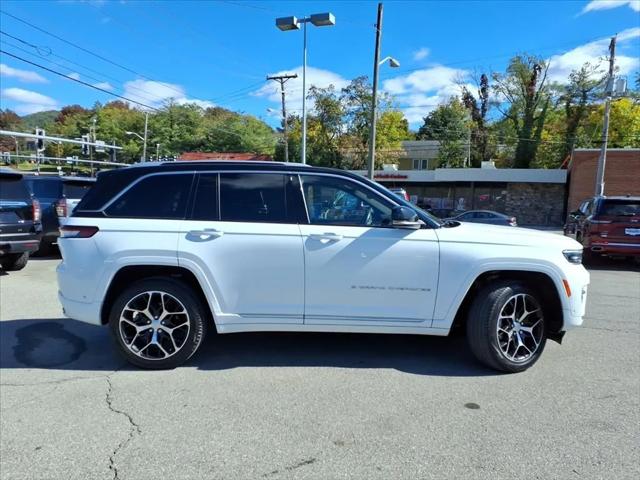 2022 Jeep Grand Cherokee Summit Reserve 4x4 2022 Jeep Grand Cherokee Summit Reserve 4x4