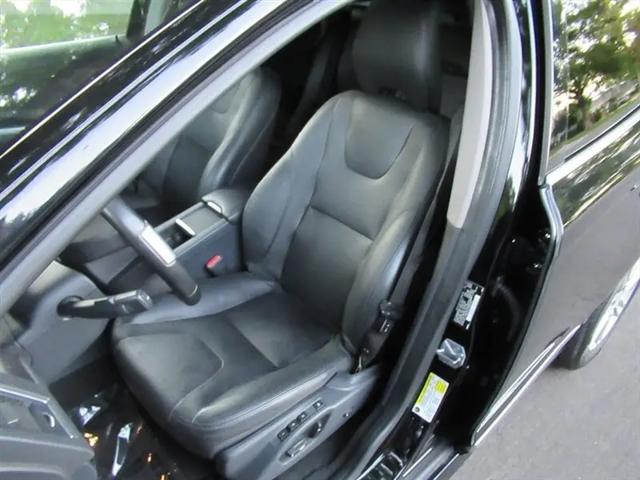 2016 Volvo XC60 T6 Drive-E Platinum