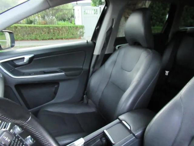 2016 Volvo XC60 T6 Drive-E Platinum