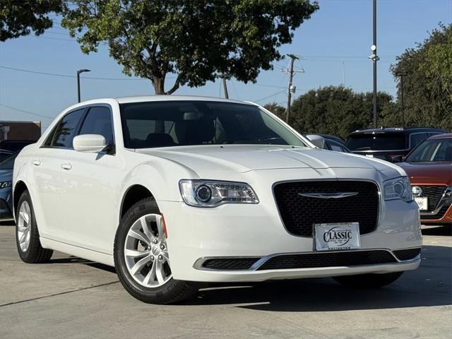 2022 Chrysler 300 Touring