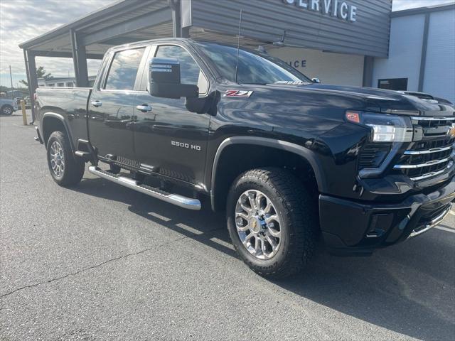 2025 Chevrolet Silverado 2500HD 4WD Crew Cab Standard Bed LT