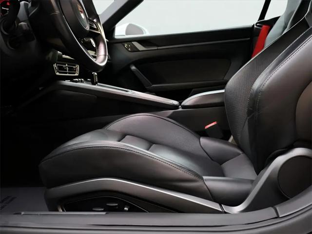 2020 Porsche 911 Carrera 4S Cabriolet
