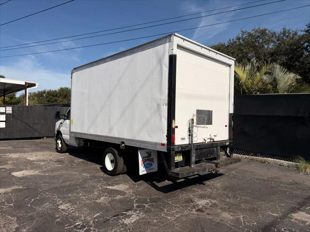 2015 Ford E-350 Cutaway E-350