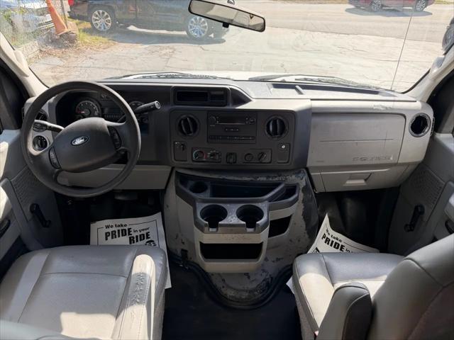 2015 Ford E-350 Cutaway E-350