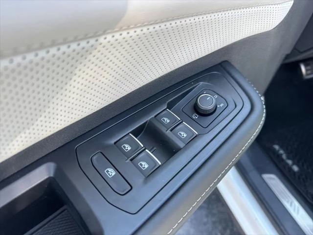 2026 Volkswagen Atlas Cross Sport SEL Premium R-Line