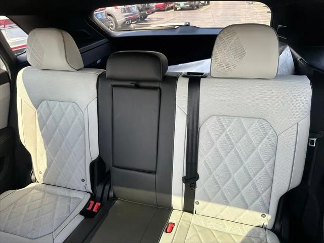 2026 Volkswagen Atlas Cross Sport SEL Premium R-Line