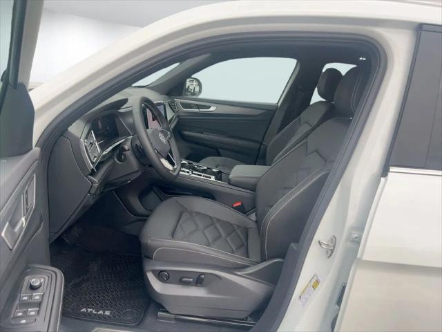 2026 Volkswagen Atlas Cross Sport SE with Technology