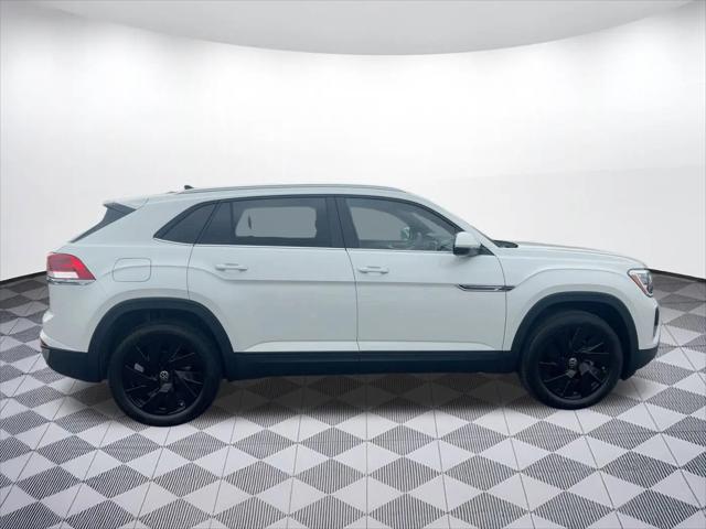 2026 Volkswagen Atlas Cross Sport SE with Technology
