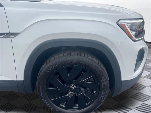 2026 Volkswagen Atlas Cross Sport SE with Technology