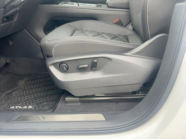 2026 Volkswagen Atlas Cross Sport SE with Technology