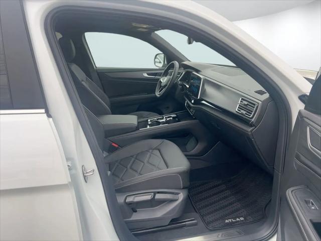 2026 Volkswagen Atlas Cross Sport SE with Technology