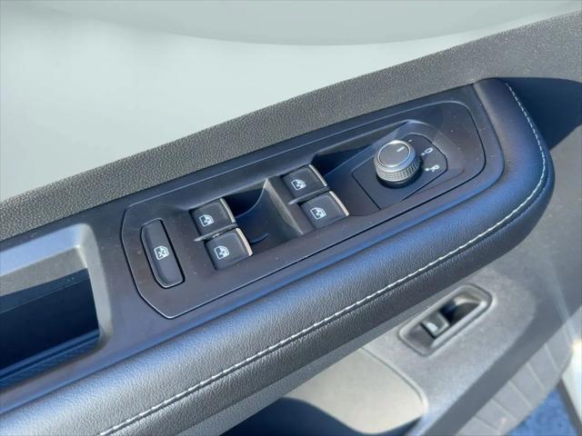2026 Volkswagen Atlas Cross Sport SE with Technology