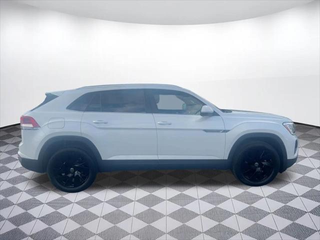 2026 Volkswagen Atlas Cross Sport SE with Technology