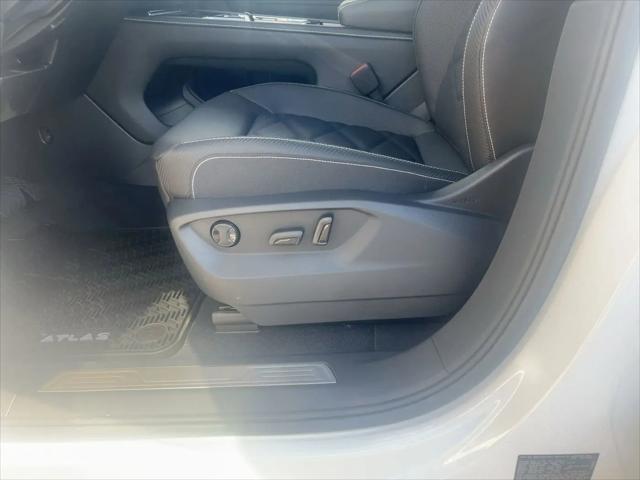 2026 Volkswagen Atlas Cross Sport SE with Technology