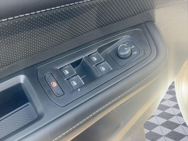 2026 Volkswagen Atlas Cross Sport SE with Technology