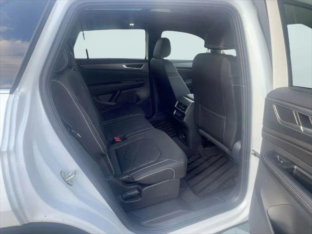 2026 Volkswagen Atlas Cross Sport SE with Technology