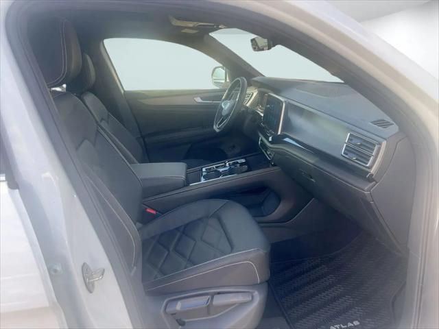 2026 Volkswagen Atlas Cross Sport SE with Technology