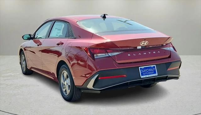 2025 Hyundai Elantra SE