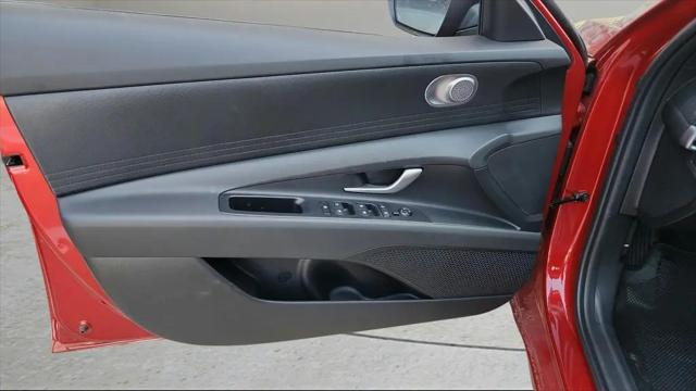2025 Hyundai Elantra SE