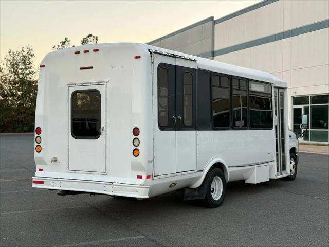 2010 Ford E-450 Cutaway E-450