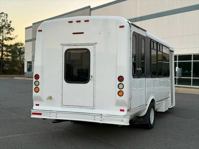 2010 Ford E-450 Cutaway E-450