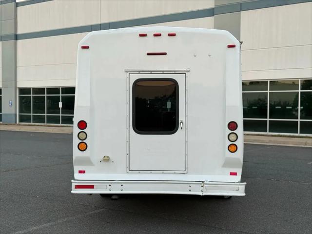 2010 Ford E-450 Cutaway E-450