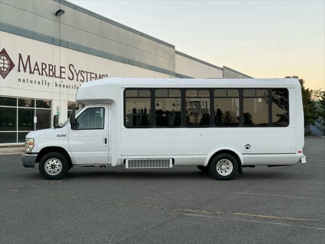 2010 Ford E-450 Cutaway E-450