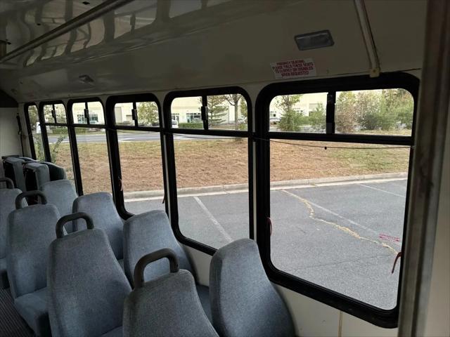 2010 Ford E-450 Cutaway E-450