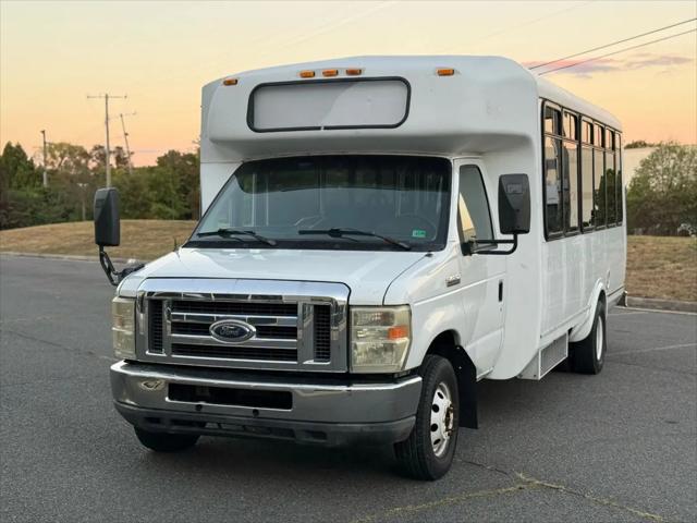 2010 Ford E-450 Cutaway E-450