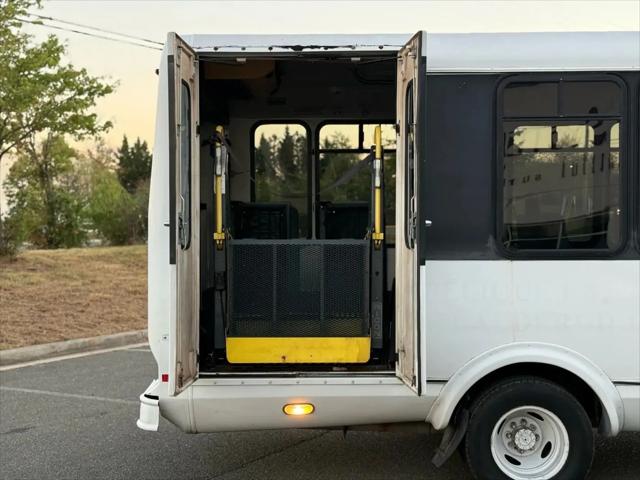 2010 Ford E-450 Cutaway E-450