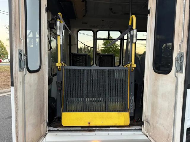 2010 Ford E-450 Cutaway E-450