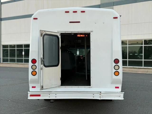 2010 Ford E-450 Cutaway E-450