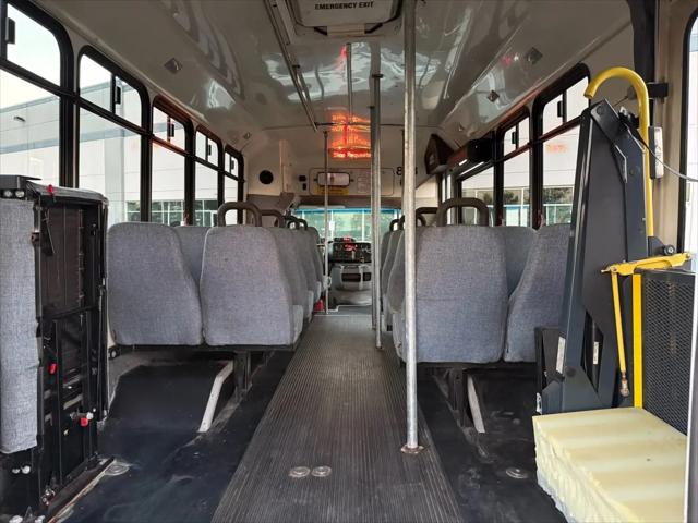 2010 Ford E-450 Cutaway E-450