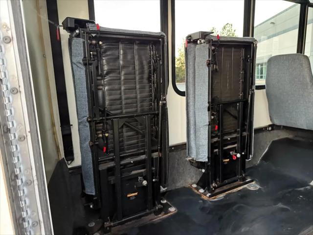 2010 Ford E-450 Cutaway E-450