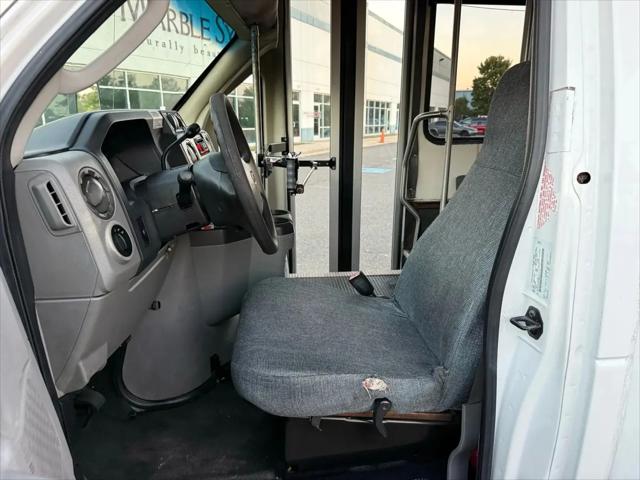 2010 Ford E-450 Cutaway E-450