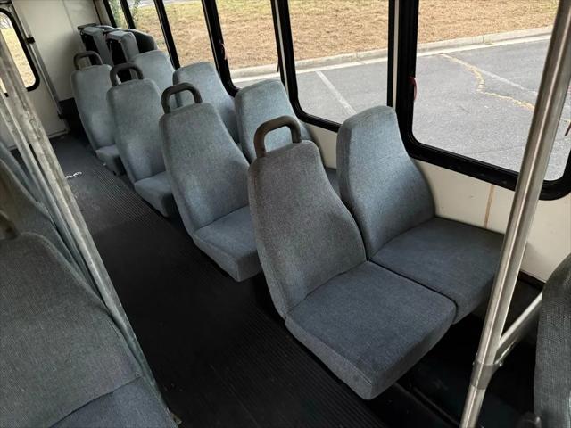 2010 Ford E-450 Cutaway E-450