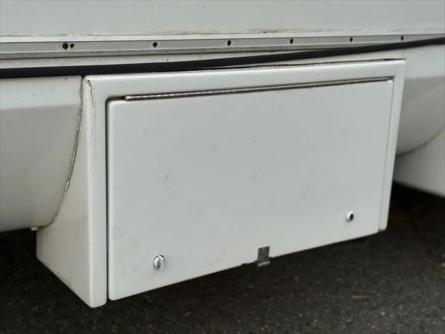 2010 Ford E-450 Cutaway E-450