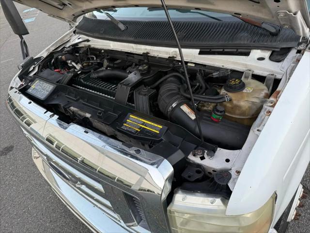 2010 Ford E-450 Cutaway E-450