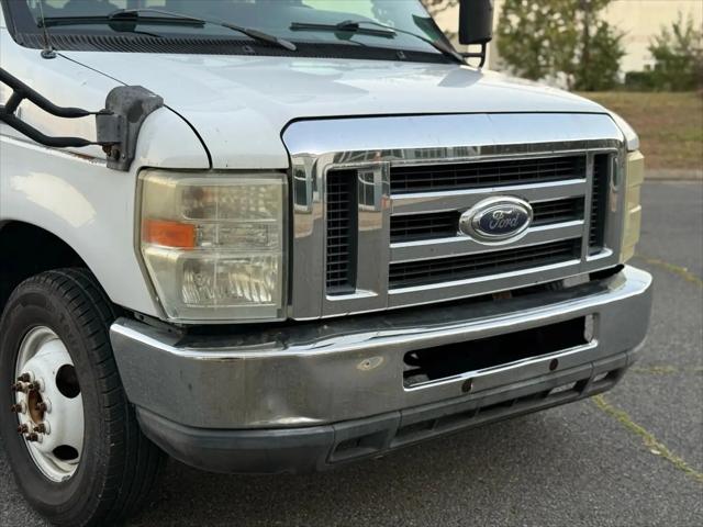 2010 Ford E-450 Cutaway E-450