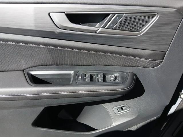 2026 Volkswagen Atlas Cross Sport SE with Technology