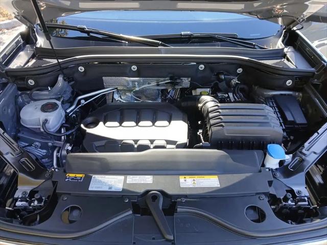 2026 Volkswagen Atlas Cross Sport SE with Technology